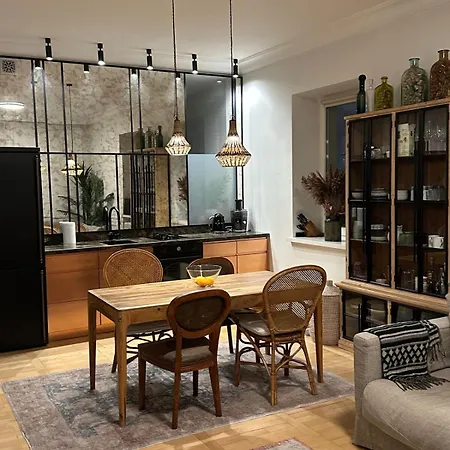 Elegance And Chique In The Heart Of *