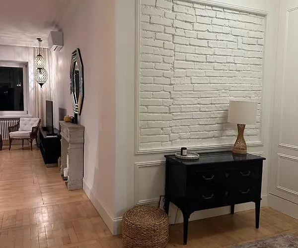 Elegance And Chique In The Heart Of Apartament